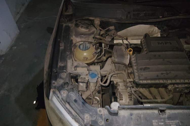 Used Volkswagen Lavida 2013 1.6L Manual Comfort Edition Engine Bay Right