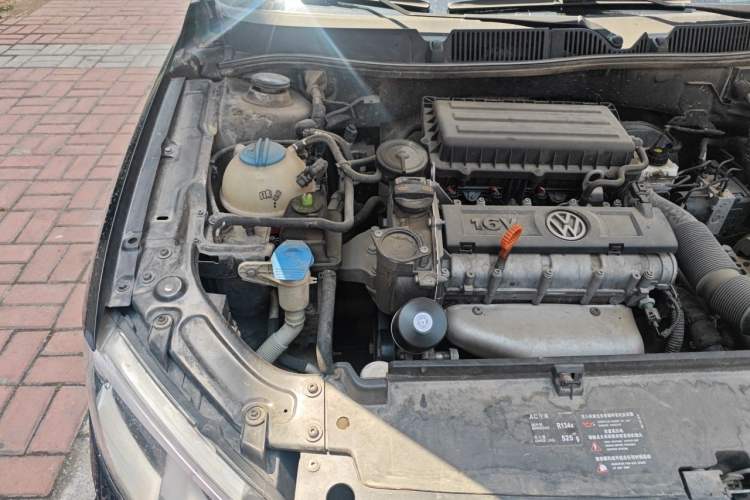 Used Volkswagen Lavida 2013 1.6L Automatic Comfort Edition Engine Bay Right