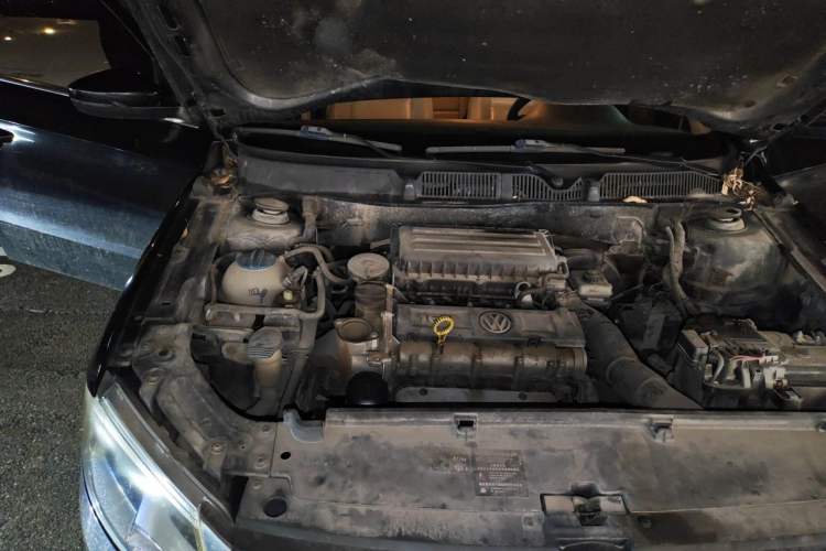 Used Volkswagen Lavida 2013 1.6L Automatic Comfort Edition Engine Bay Right