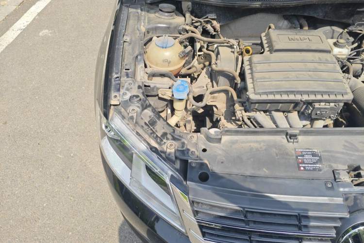 Used Volkswagen Lavida 2013 1.6L Manual Comfort Edition Engine Bay Right