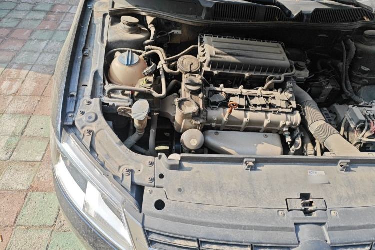 Used Volkswagen Lavida 2013 1.6L Automatic Fashion Edition Engine Bay Right