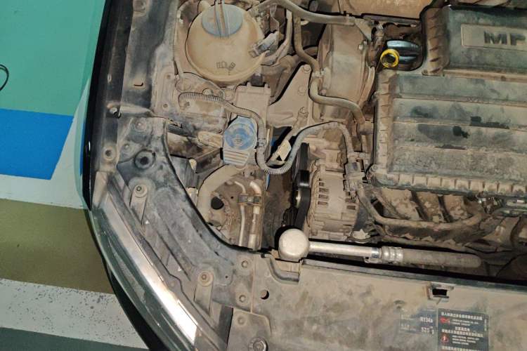 Used Volkswagen Lavida 2013 1.6L Automatic Comfort Edition Engine Bay Right