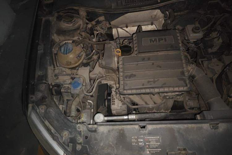 Used Volkswagen Lavida 2013 1.6L Manual Comfort Edition Engine Bay Right