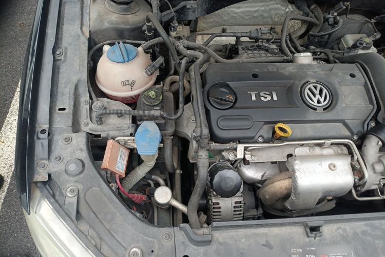 Used Volkswagen Lavida 2013 Revised Version 1.4 TSI DSG Comfort Edition Engine Bay Right