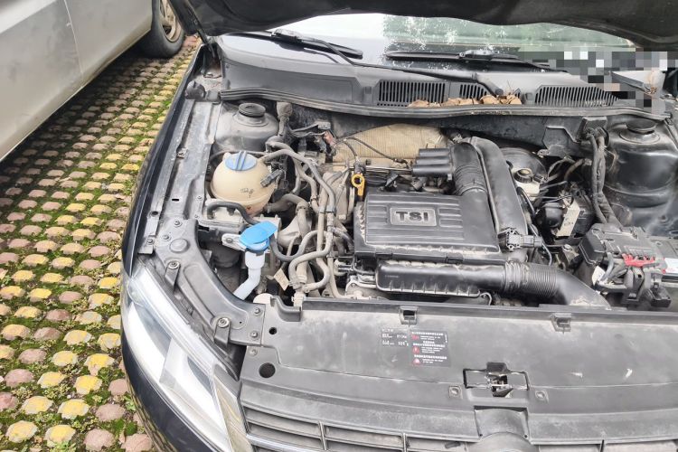 Used Volkswagen Lavida 2013 Revised Version 1.4 TSI Manual Comfort Edition Engine Bay Right