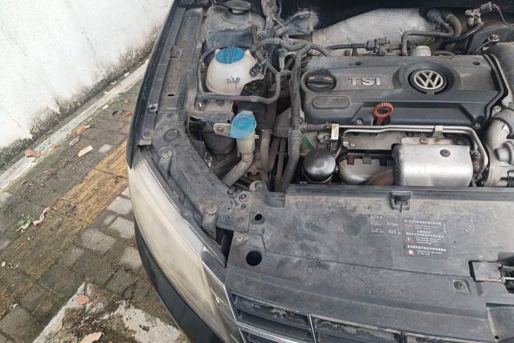 Used Volkswagen Lavida 2013 1.4TSI DSG Comfort Edition Engine Bay Right