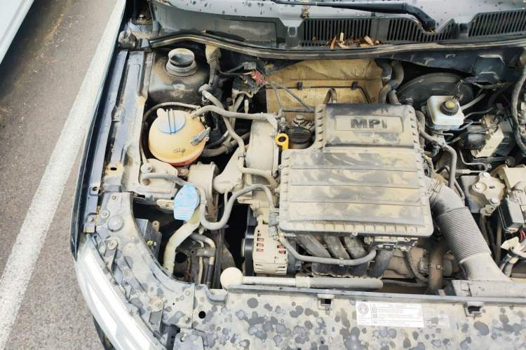 Used Volkswagen Lavida 2013 Revised Classic 1.6L Manual Fashion Edition Engine Bay Right