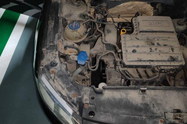 Used Volkswagen Lavida 2013 1.6L Manual Comfort Edition Engine Bay Right