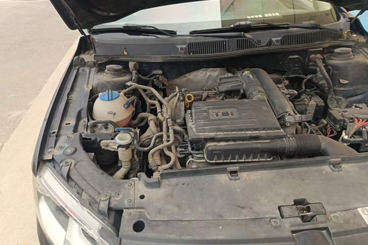 Used Volkswagen Lavida 2013 Revised Version 1.4 TSI DSG Comfort Edition Engine Bay Right