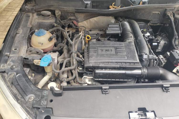 Used Volkswagen Lavida 2013 Revised Version 1.4 TSI DSG Comfort Edition Engine Bay Right