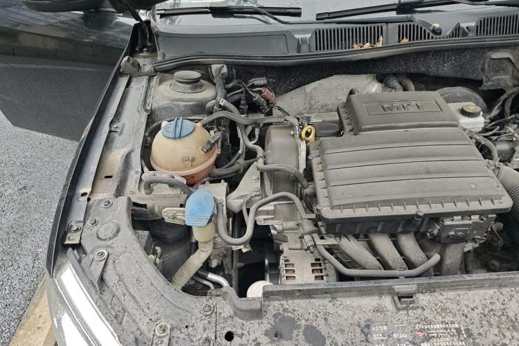 Used Volkswagen Lavida 2013 Revised Classic 1.6L Manual Fashion Edition Engine Bay Right