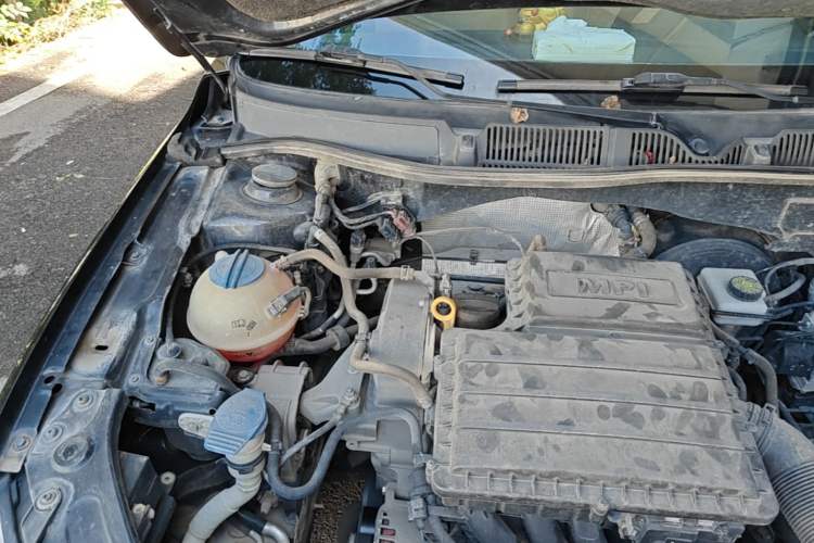 Used Volkswagen Lavida 2013 Revised Classic 1.6L Manual Fashion Edition Engine Bay Right