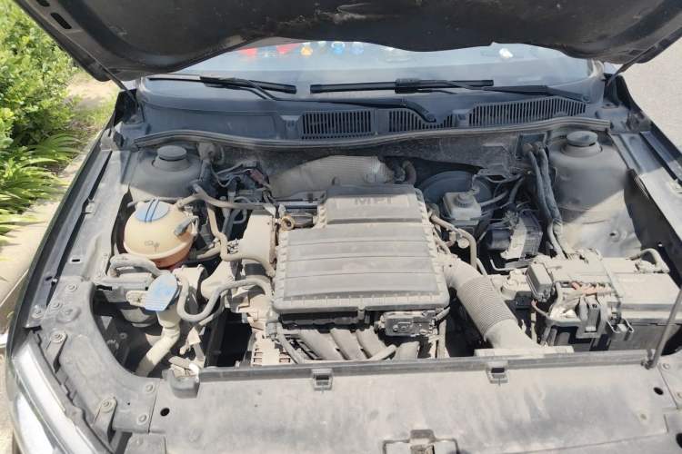 Used Volkswagen Lavida 2013 Revised Classic 1.6L Manual Fashion Edition Engine Bay Right