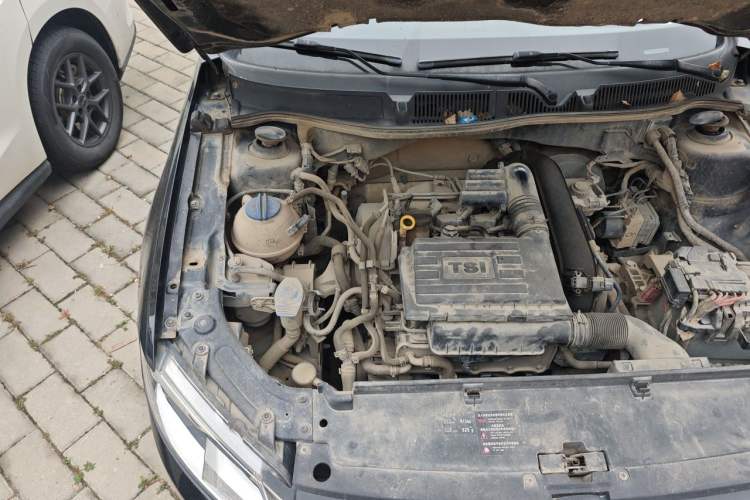 Used Volkswagen Lavida 2013 Revised Version 1.4 TSI DSG Comfort Edition Engine Bay Right
