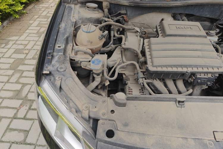 Used Volkswagen Lavida 2013 Restyled Classic 1.6L Manual Comfort Edition Engine Bay Right