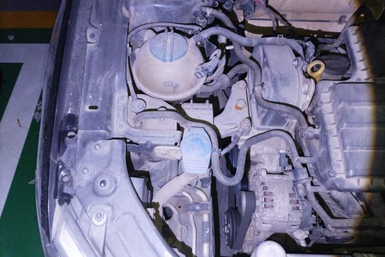 Used Volkswagen Lavida 2013 Revised Classic 1.6L Manual Fashion Edition Engine Bay Right