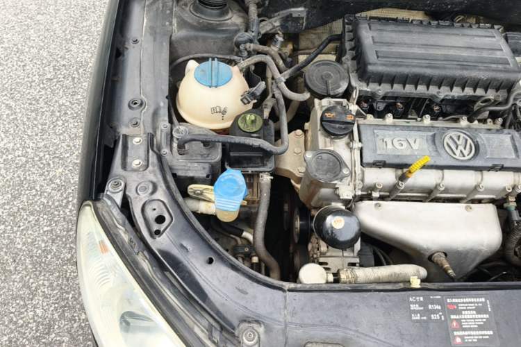 Used Volkswagen Lavida 2013 Classic 1.6L Manual Fashion Edition Engine Bay Right