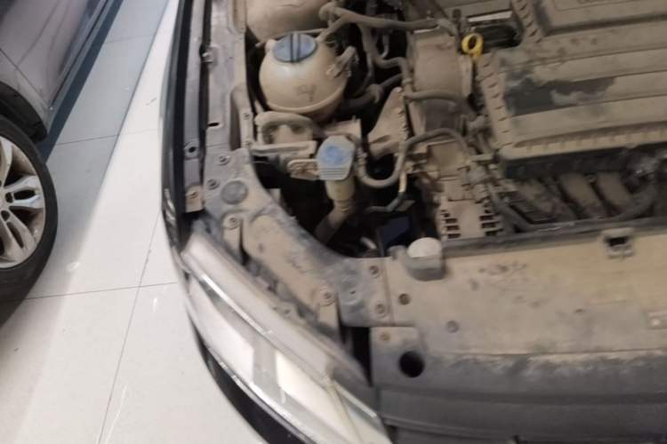 Used Volkswagen Lavida 2013 Revised Classic 1.6L Automatic Fashion Edition Engine Bay Right