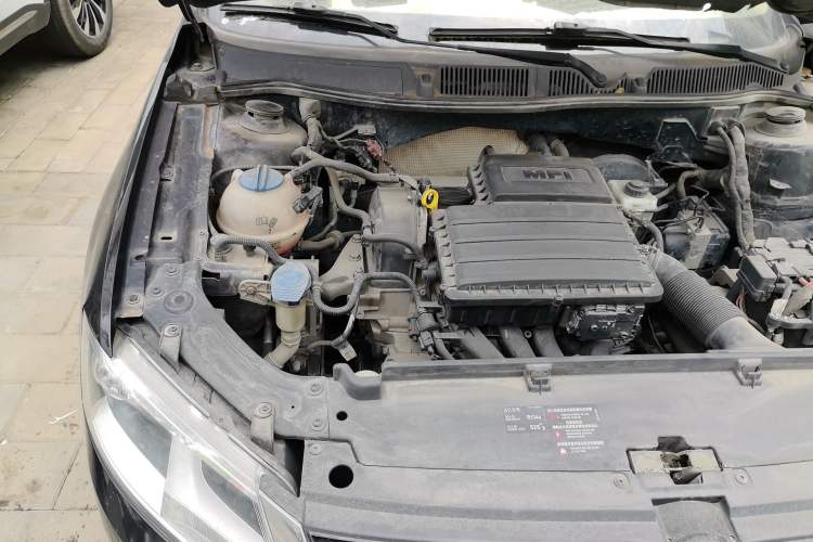 Used Volkswagen Lavida 2013 Restyled Classic 1.6L Manual Comfort Edition Engine Bay Right