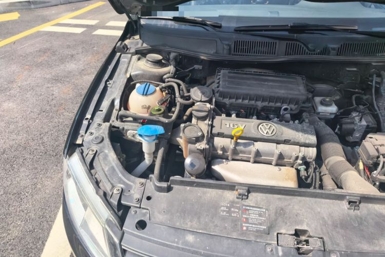 Used Volkswagen Lavida 2013 1.6L Automatic Fashion Edition Engine Bay Right