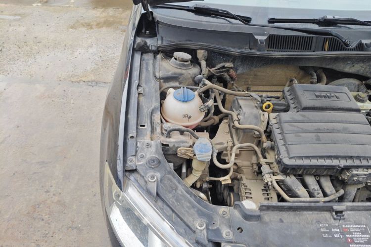 Used Volkswagen Lavida 2013 Revised Classic 1.6L Automatic Fashion Edition Engine Bay Right