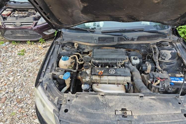 Used Volkswagen Lavida 2013 1.6L Automatic Fashion Edition Engine Bay Right