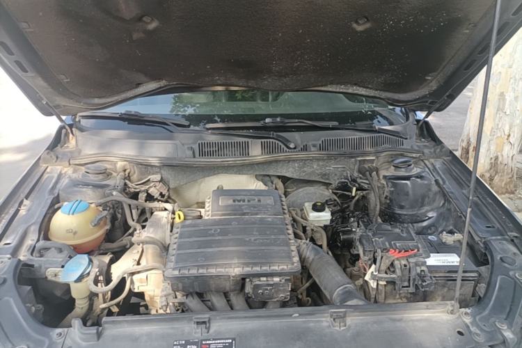 Used Volkswagen Lavida 2013 Restyled Classic 1.6L Manual Comfort Edition Engine Bay