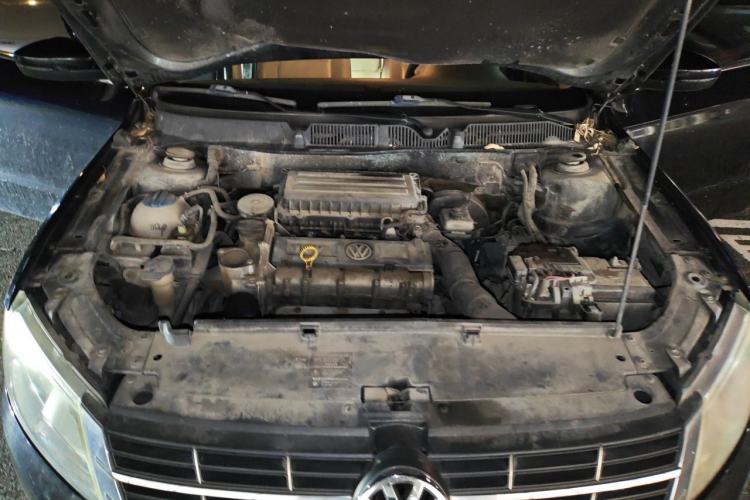 Used Volkswagen Lavida 2013 1.6L Automatic Comfort Edition Engine Bay