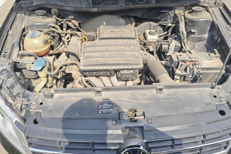 Used Volkswagen Lavida 2013 1.6L Manual Comfort Edition Engine Bay