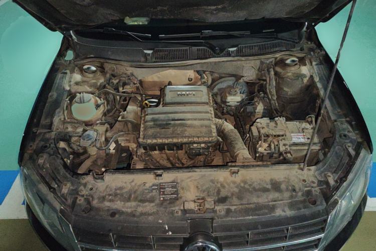 Used Volkswagen Lavida 2013 1.6L Automatic Comfort Edition Engine Bay