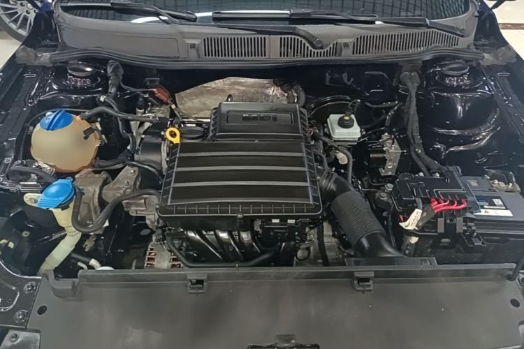 Used Volkswagen Lavida 2013 Restyled Classic 1.6L Manual Comfort Edition Engine Bay