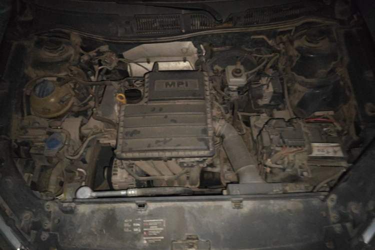 Used Volkswagen Lavida 2013 1.6L Manual Comfort Edition Engine Bay
