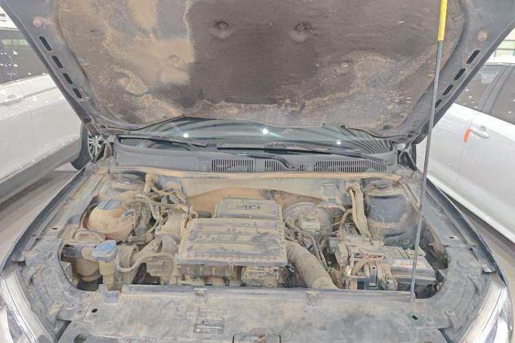 Used Volkswagen Lavida 2013 Revised Classic 1.6L Automatic Fashion Edition Engine Bay
