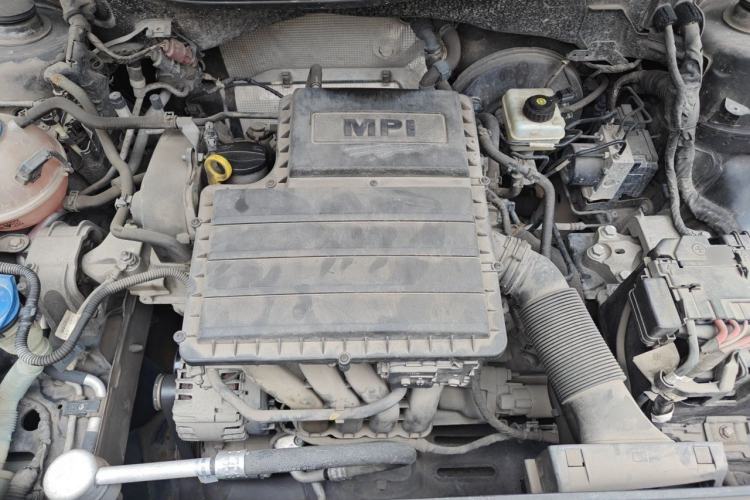 Used Volkswagen Lavida 2013 1.6L Manual Comfort Edition Engine Bay