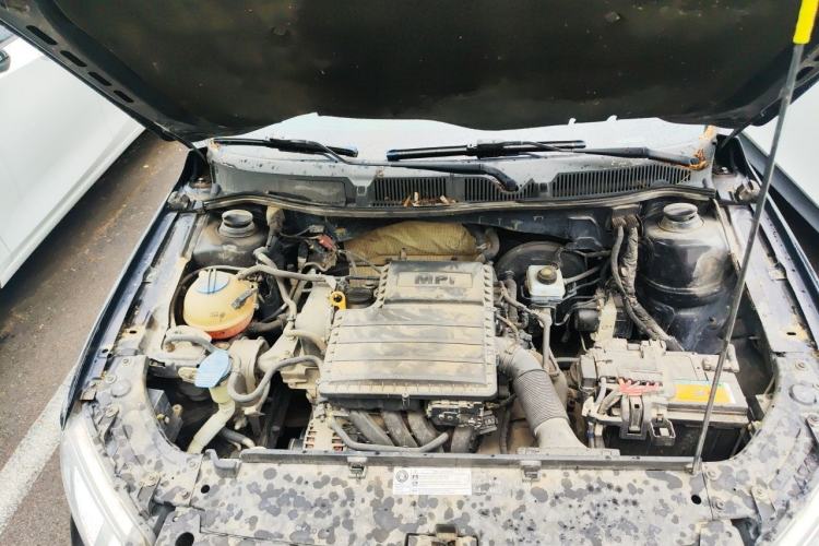 Used Volkswagen Lavida 2013 Revised Classic 1.6L Manual Fashion Edition Engine Bay