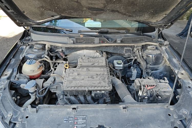 Used Volkswagen Lavida 2013 Revised Classic 1.6L Manual Fashion Edition Engine Bay