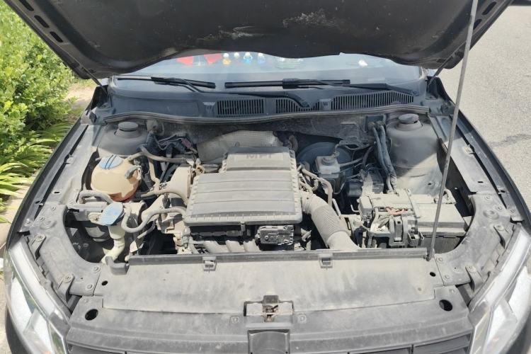 Used Volkswagen Lavida 2013 Revised Classic 1.6L Manual Fashion Edition Engine Bay