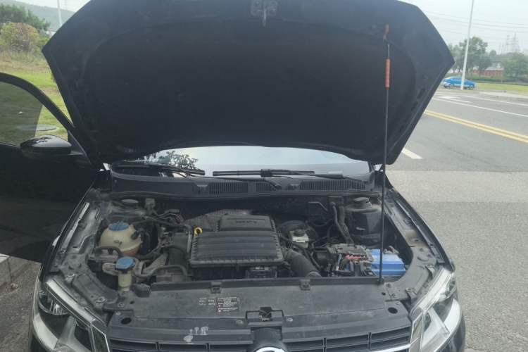 Used Volkswagen Lavida 2013 Revised Classic 1.6L Automatic Fashion Edition Engine Bay