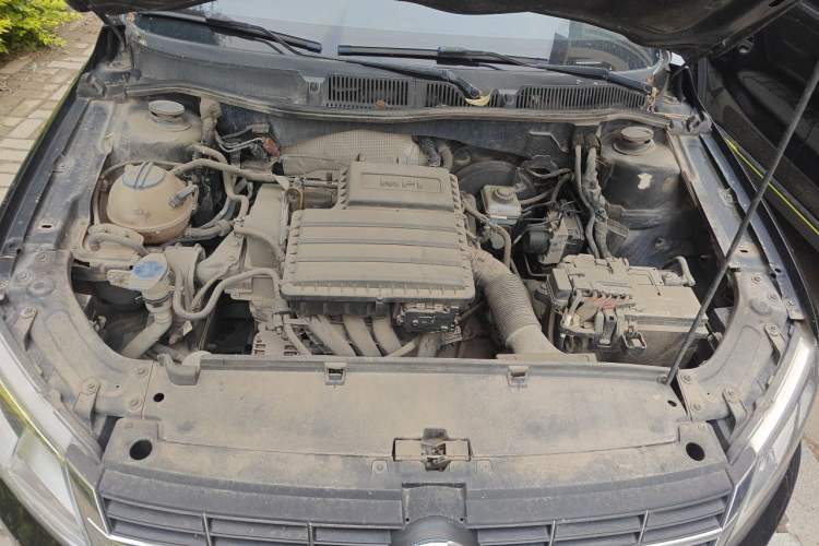 Used Volkswagen Lavida 2013 Restyled Classic 1.6L Manual Comfort Edition Engine Bay