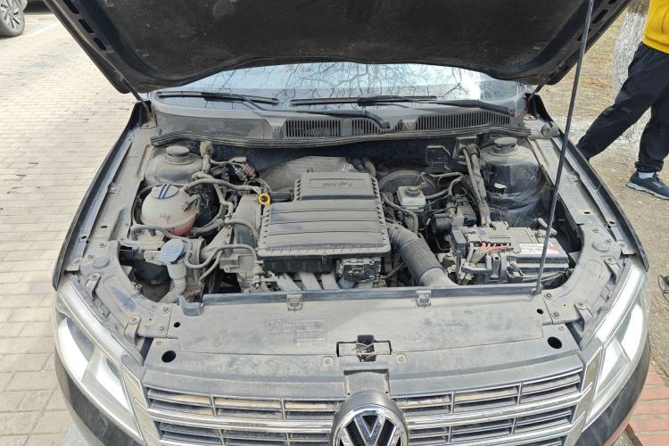 Used Volkswagen Lavida 2013 Revised Classic 1.6L Manual Fashion Edition Engine Bay