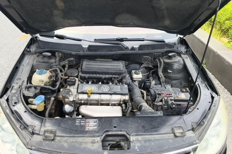 Used Volkswagen Lavida 2013 Classic 1.6L Manual Fashion Edition Engine Bay
