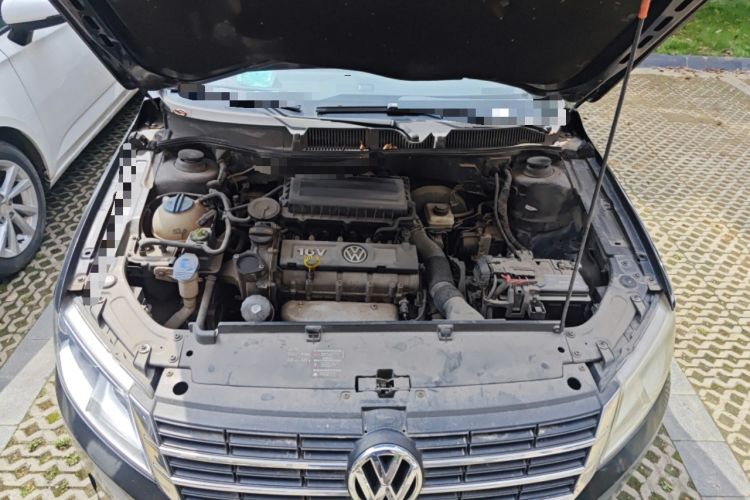 Used Volkswagen Lavida 2013 1.6L Manual Fashion Edition Engine Bay