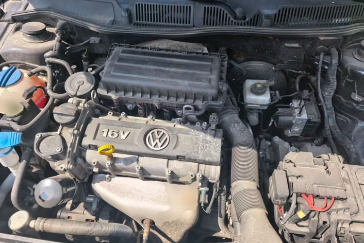 Used Volkswagen Lavida 2013 1.6L Automatic Fashion Edition Engine Bay