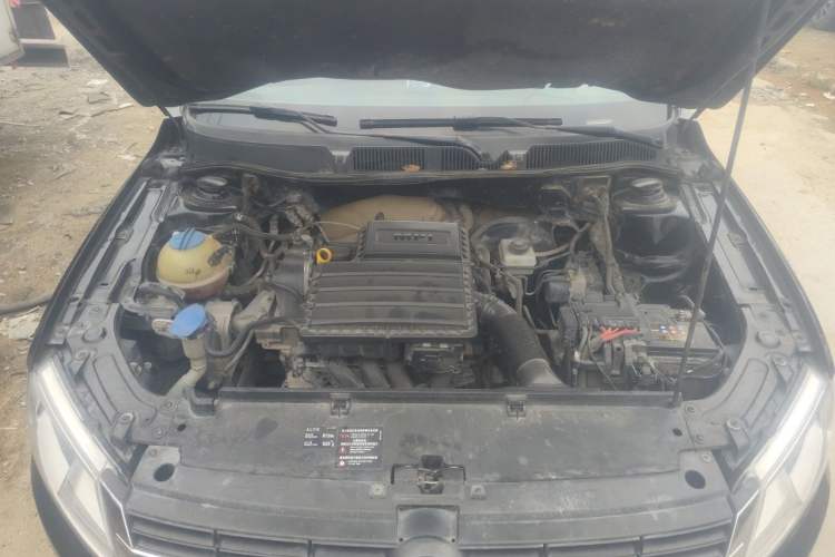 Used Volkswagen Lavida 2013 Revised Classic 1.6L Manual Fashion Edition Engine Bay