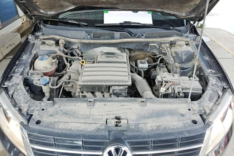Used Volkswagen Lavida 2013 Revised Classic 1.6L Manual Fashion Edition Engine Bay