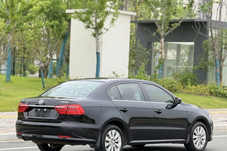 Used Volkswagen Lavida 2013 Restyled Classic 1.6L Automatic Comfort Edition Exterior 2