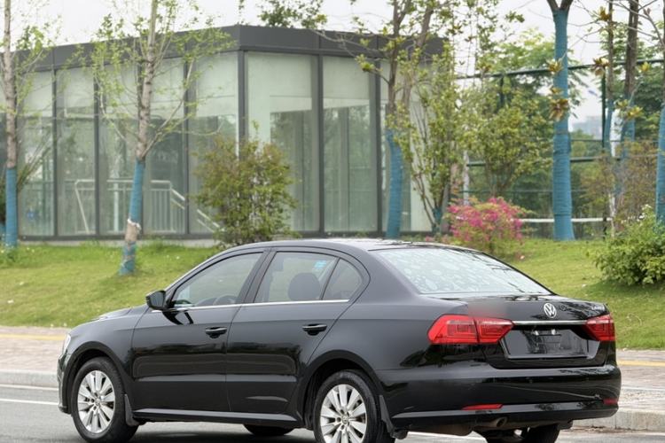 Used Volkswagen Lavida 2013 Restyled Classic 1.6L Automatic Comfort Edition Exterior 3