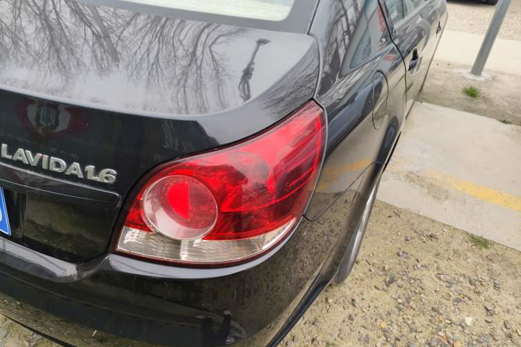 Used Volkswagen Lavida 2013 Classic 1.6L Manual Fashion Edition Exterior 3