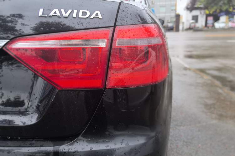 Used Volkswagen Lavida 2013 Restyled Classic 1.6L Manual Comfort Edition Exterior 3