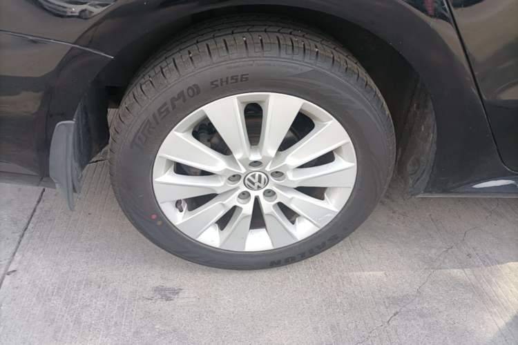 Used Volkswagen Lavida 2013 Restyled Classic 1.6L Manual Comfort Edition Exterior 5